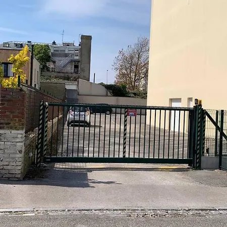 A 2 Pas De La