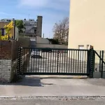 A 2 Pas De La
